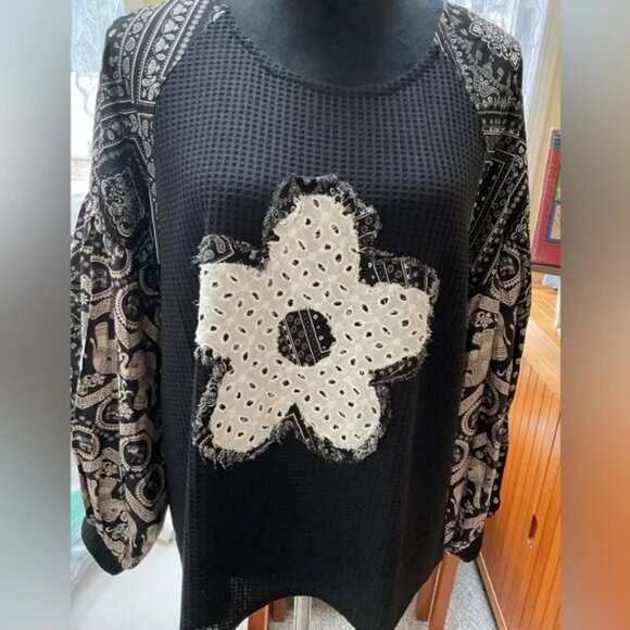 Davi & Dani - Floral Patchwork Top - Picture 4 of 5